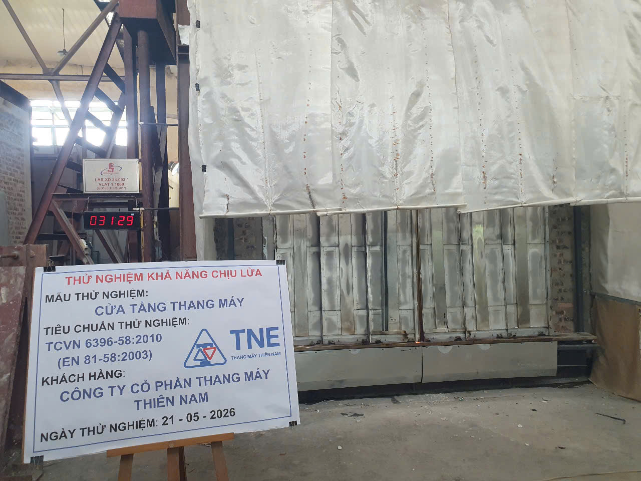 Thiên Nam tự tin chinh phục thử nghiệm cửa tầng thang máy chịu lửa E45